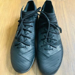 Adidas indoor soccer shoes no box
